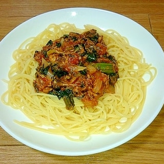 サバ味噌煮缶と冷凍ほうれん草で☆トマトソースパスタ